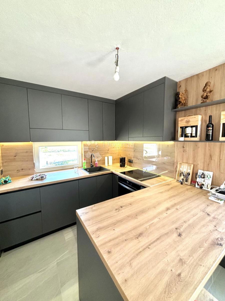 Casa Lonja, Ivanić-Grad, 256m2