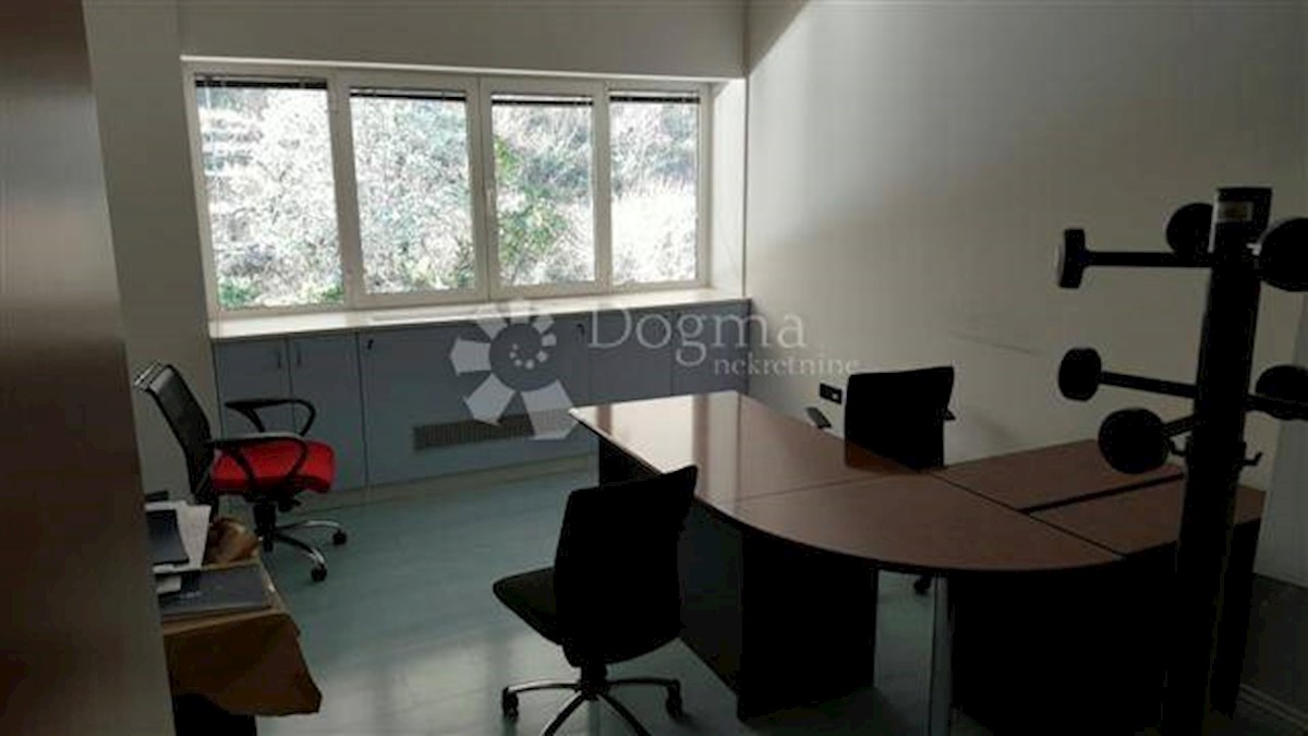 Locale commerciale Škurinje, Rijeka, 2.993m2