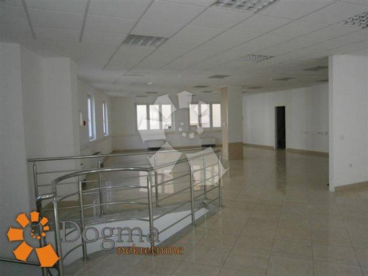 Locale commerciale Centar, Rijeka, 333m2