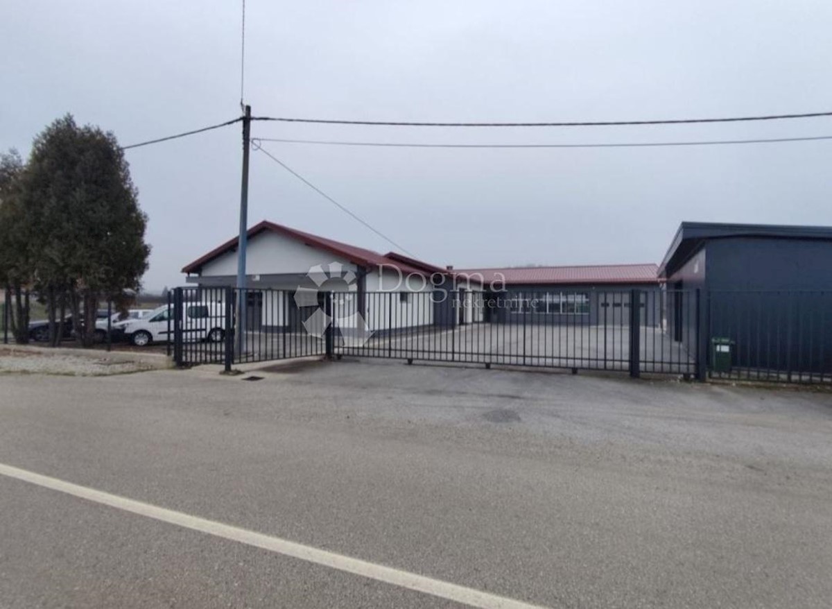 Locale commerciale Mracelj, Vojnić, 650m2