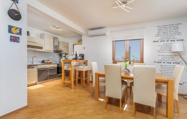 Casa Šarići, Marčana, Krvavići 39, 160m2