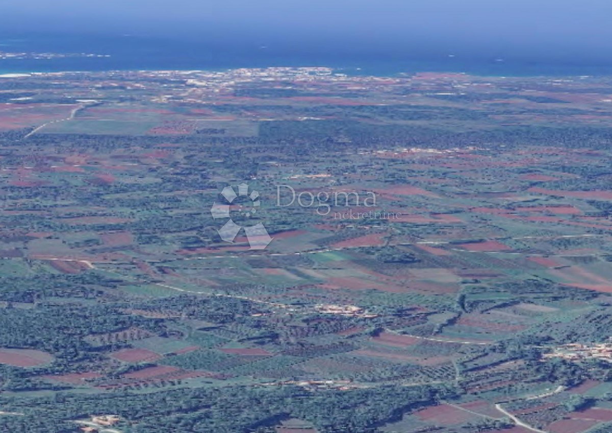 Terreno eccellente, vista mare, possibilità di costruire fino a 8 case