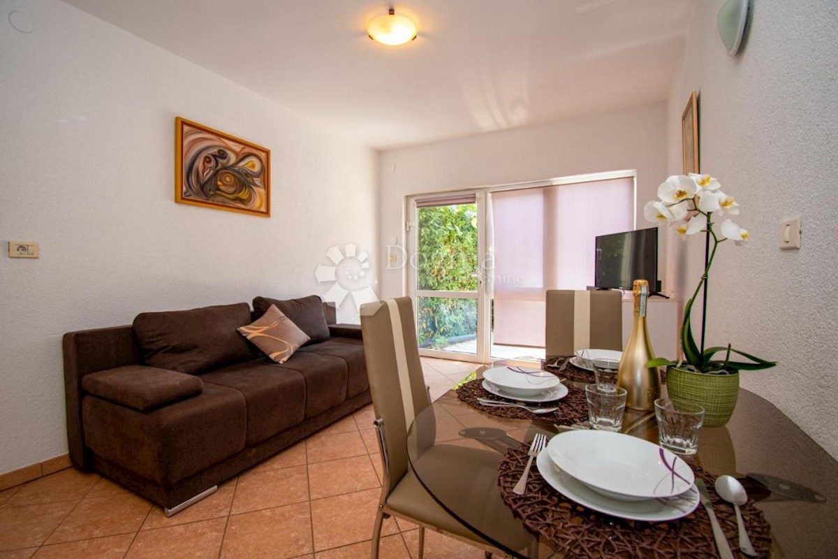 OPPORTUNITÀ! CASA CON 4 APPARTAMENTI E PISCINA A 600 M DAL MARE