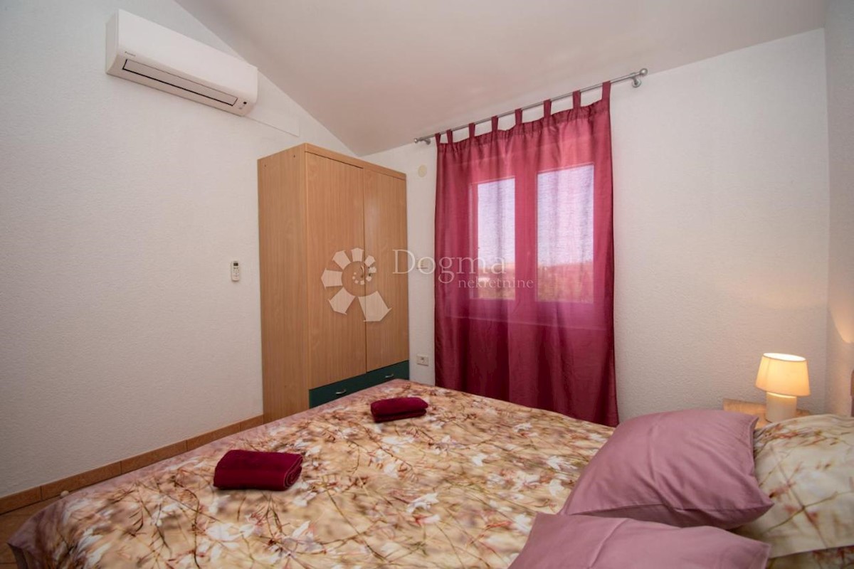OPPORTUNITÀ! CASA CON 4 APPARTAMENTI E PISCINA A 600 M DAL MARE