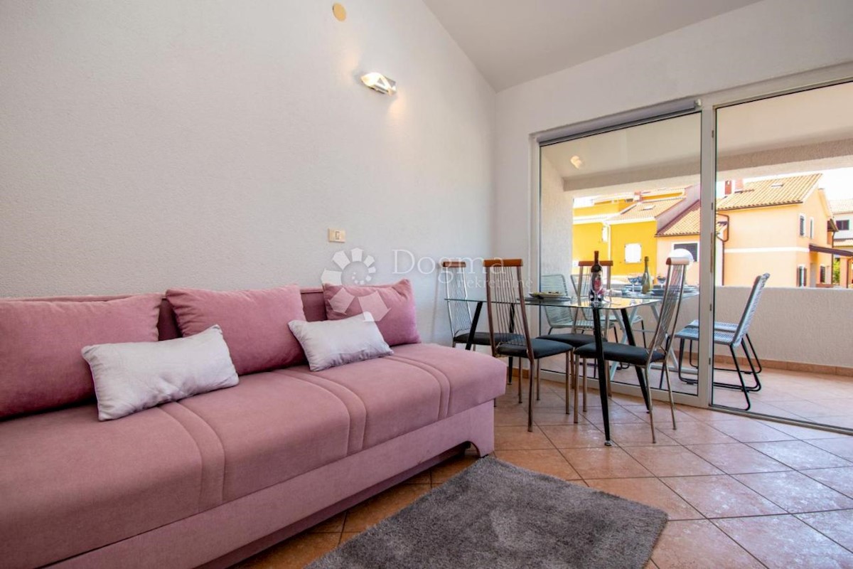 OPPORTUNITÀ! CASA CON 4 APPARTAMENTI E PISCINA A 600 M DAL MARE