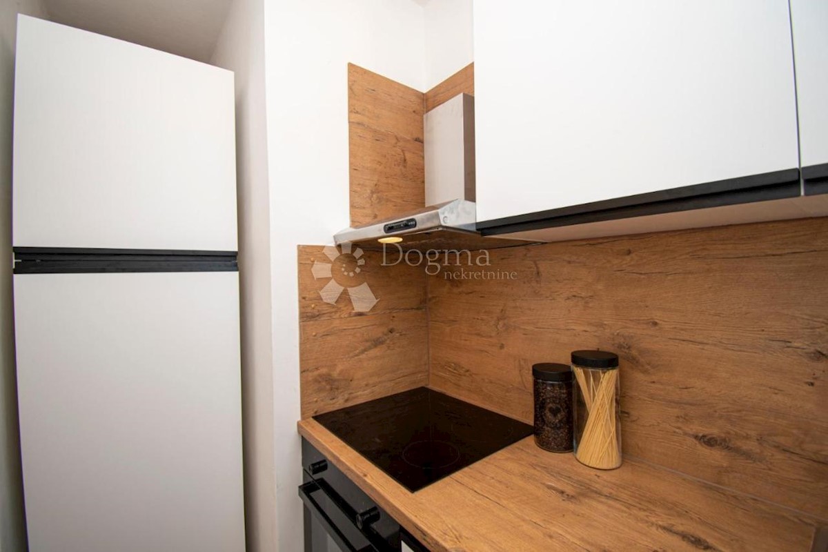OPPORTUNITÀ! CASA CON 4 APPARTAMENTI E PISCINA A 600 M DAL MARE