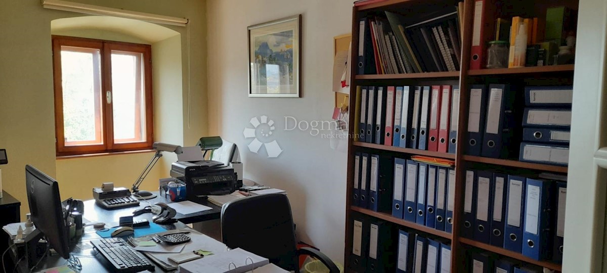 Locale commerciale Centar, Rijeka, 73,09m2