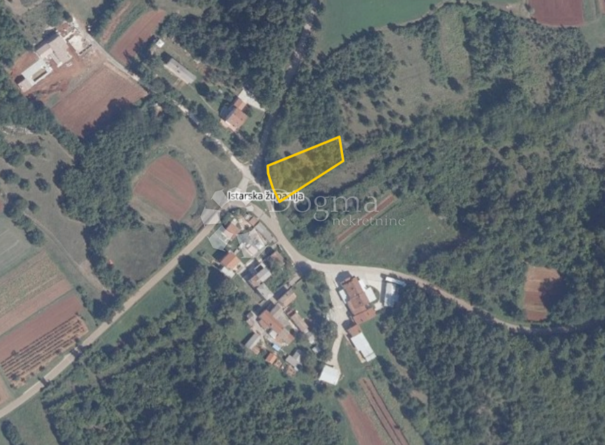 Ampio terreno edificabile di 1304 m²