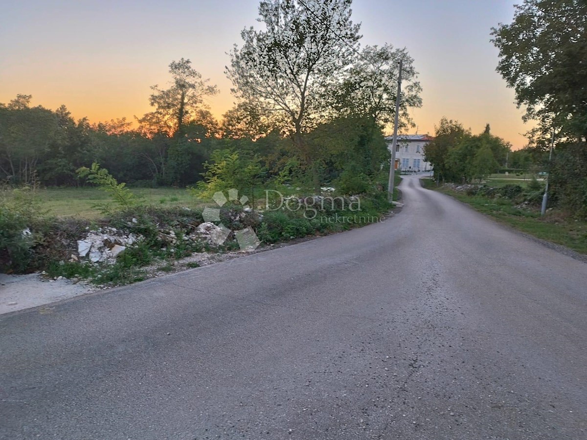 Terreno Modrušani, Žminj, 1.060m2