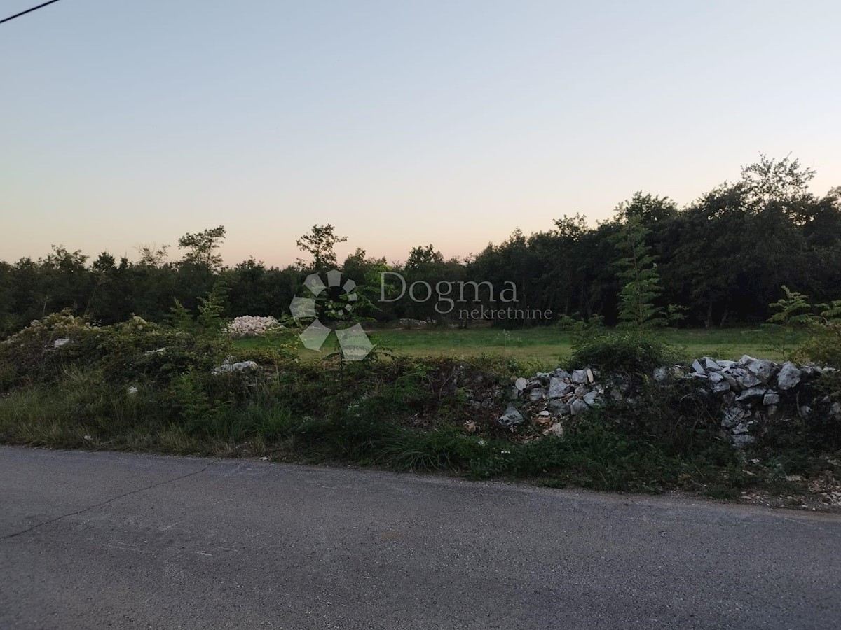 Terreno Modrušani, Žminj, 1.060m2