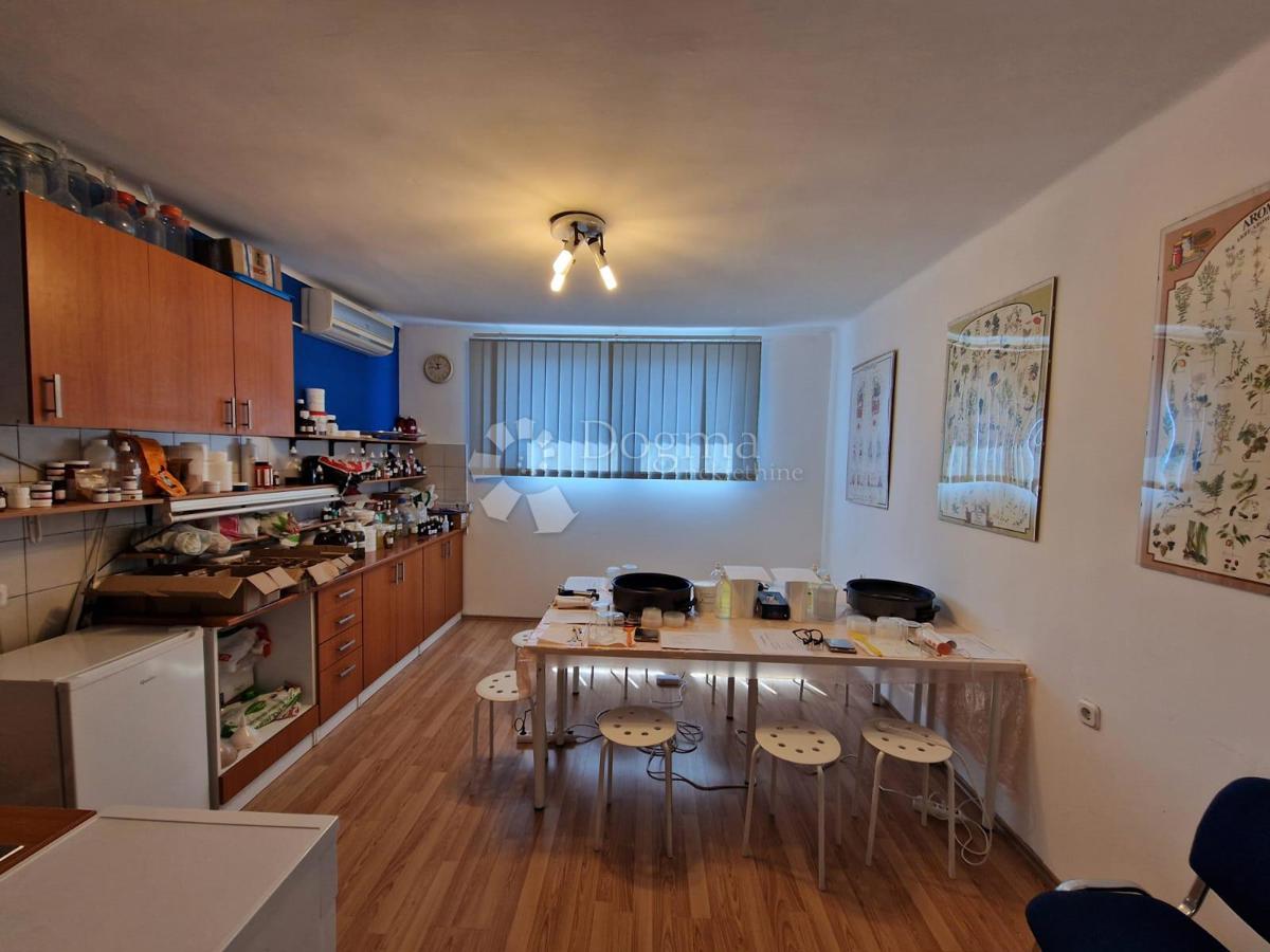 Locale commerciale Sušak, Rijeka, 40,28m2