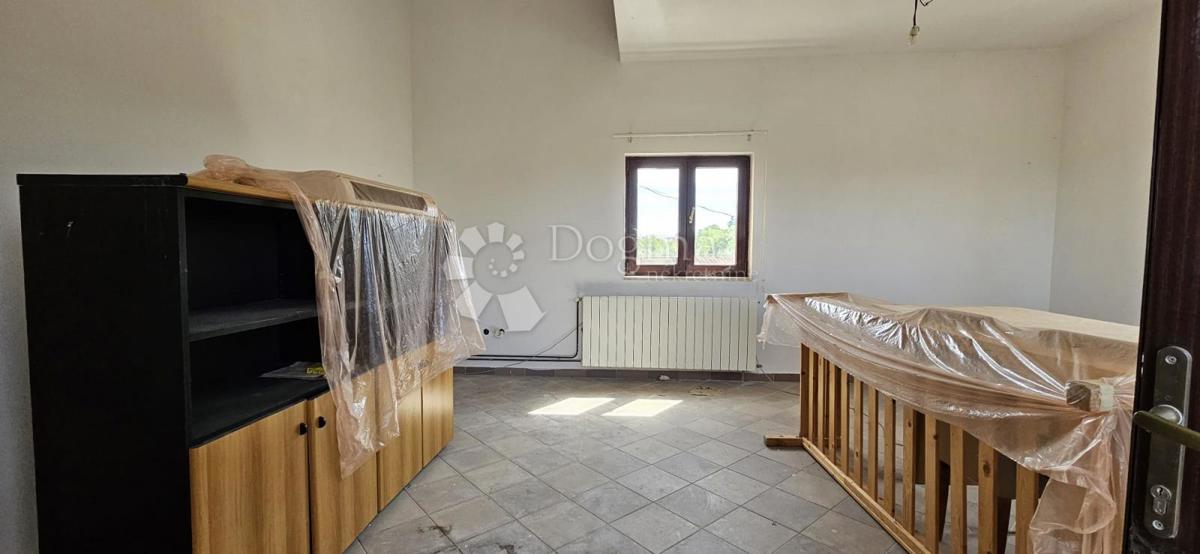 Locale commerciale Vodnjan, 686m2