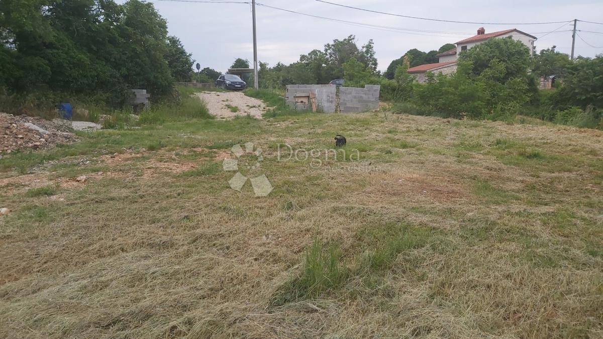 Terreno Divšići, Marčana, 1.560m2