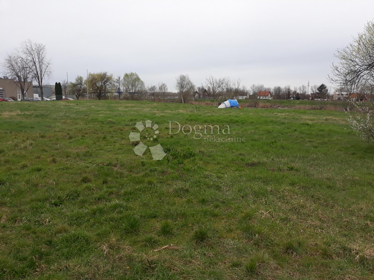 Terreno Industrijska Zona (Čepinska), Osijek, 2.837m2