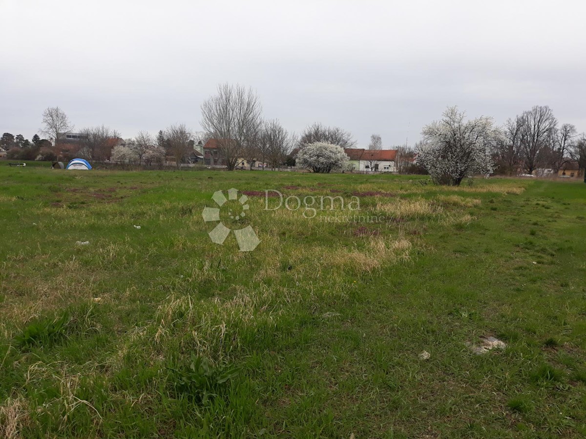 Terreno Industrijska Zona (Čepinska), Osijek, 2.837m2