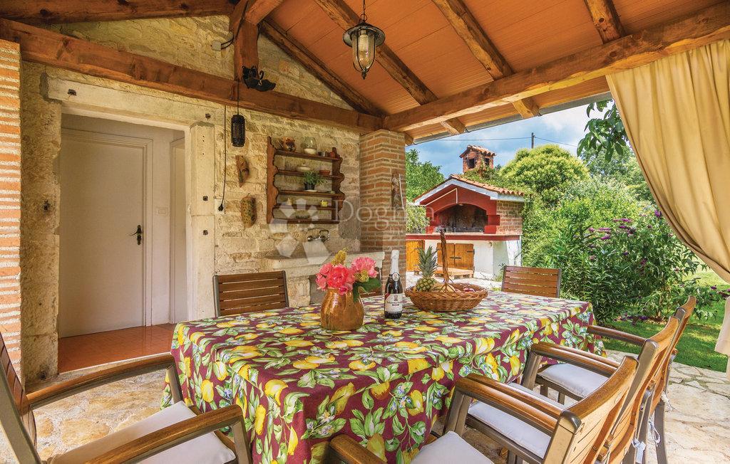 CASA IN PIETRA SU SPAZIOSA PROPRIETA'!