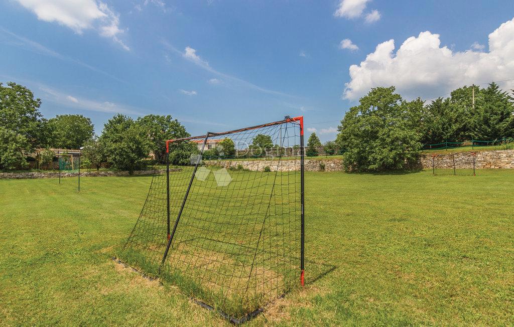 CASA IN PIETRA SU SPAZIOSA PROPRIETA'!