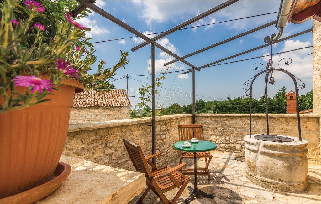 CASA IN PIETRA SU SPAZIOSA PROPRIETA'!