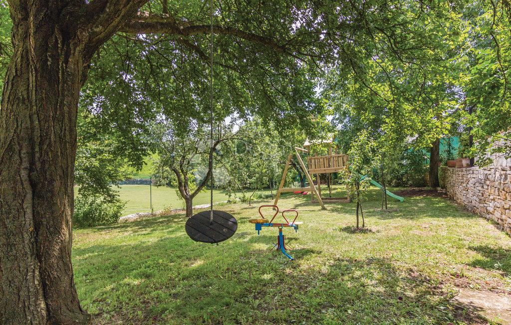 CASA IN PIETRA SU SPAZIOSA PROPRIETA'!