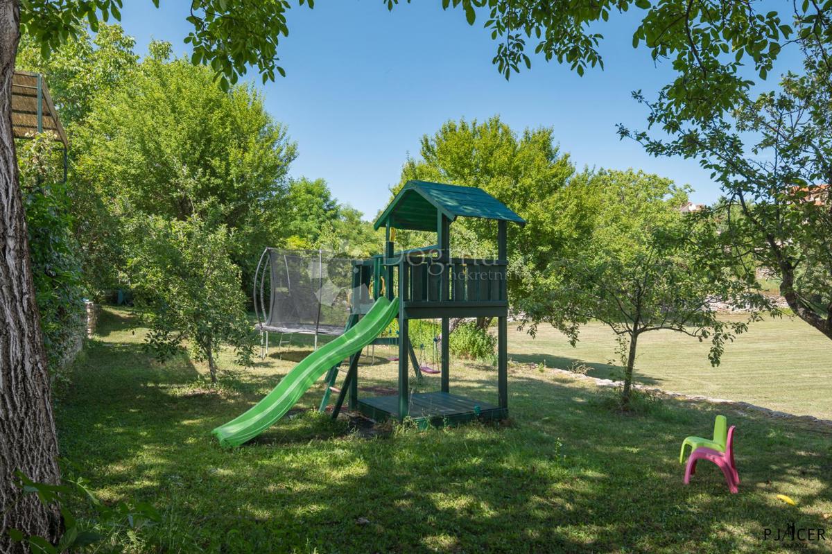 CASA IN PIETRA SU SPAZIOSA PROPRIETA'!