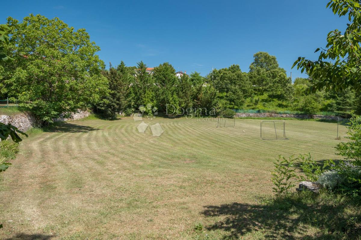 CASA IN PIETRA SU SPAZIOSA PROPRIETA'!