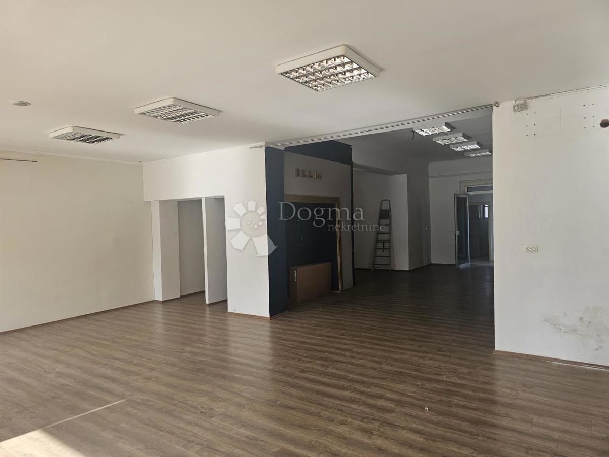 Locale commerciale Križevci, 310,77m2