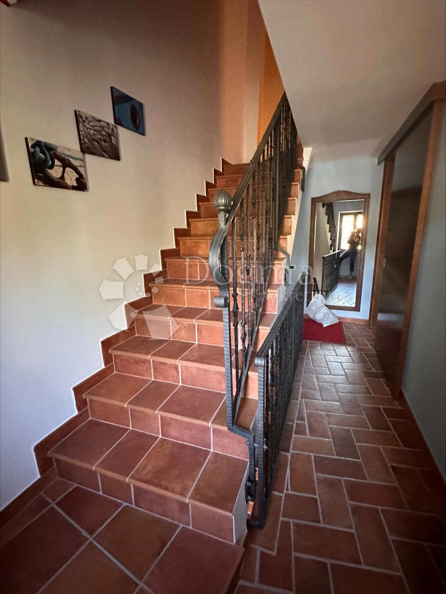 Casa Zlarin, Šibenik - Okolica, 180m2