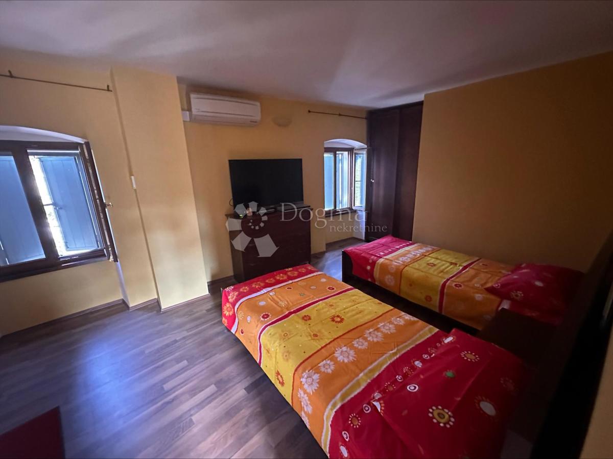 Casa Zlarin, Šibenik - Okolica, 180m2