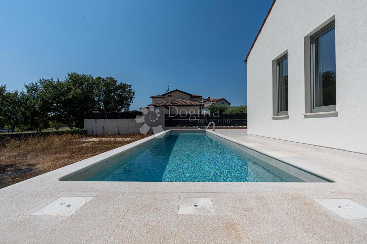 NUOVA CASA CON PISCINA, POSIZIONE TRANQUILLA