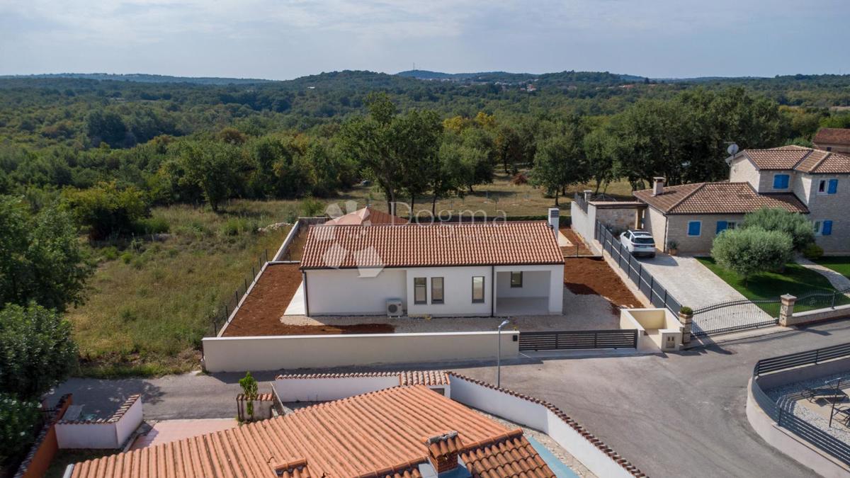 NUOVA CASA CON PISCINA, POSIZIONE TRANQUILLA