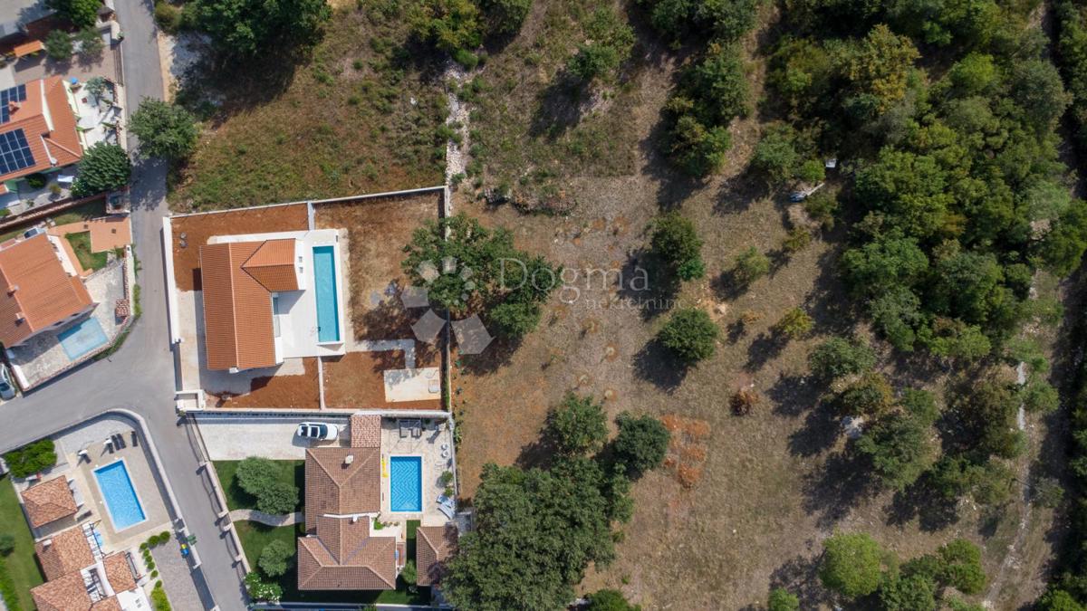 NUOVA CASA CON PISCINA, POSIZIONE TRANQUILLA