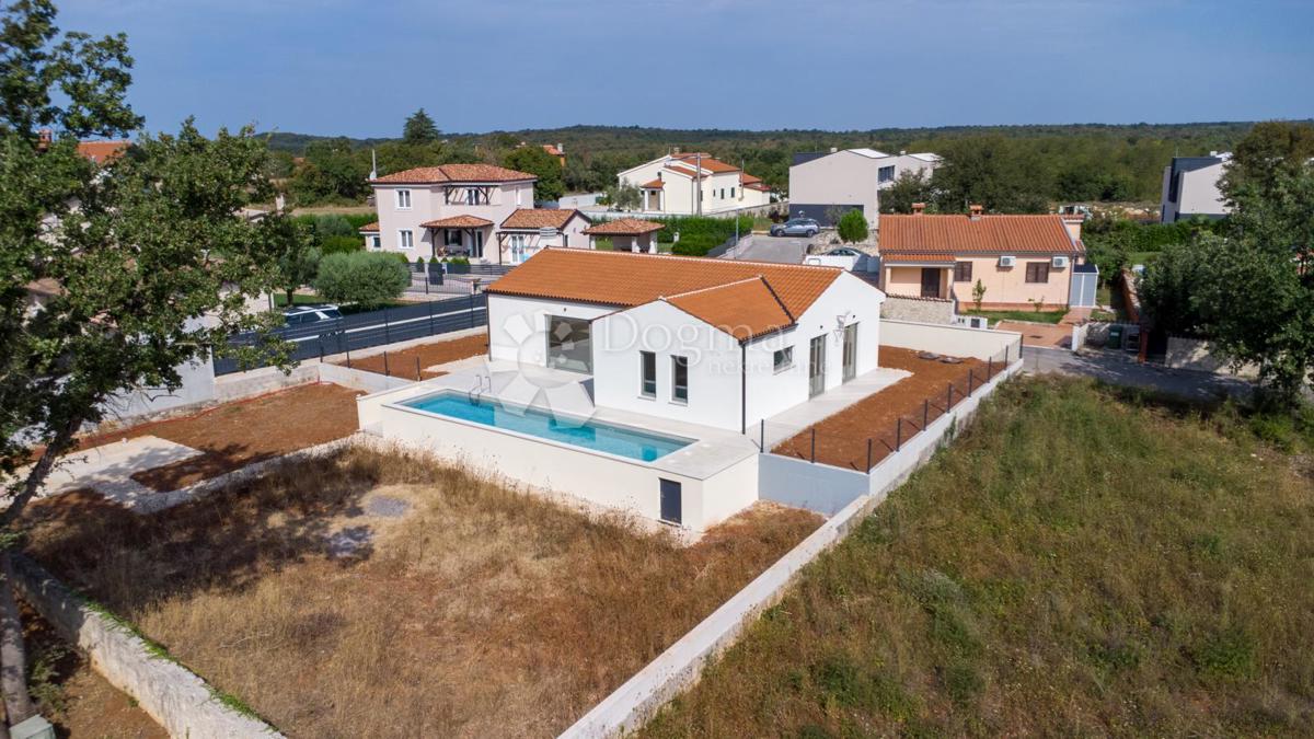 NUOVA CASA CON PISCINA, POSIZIONE TRANQUILLA