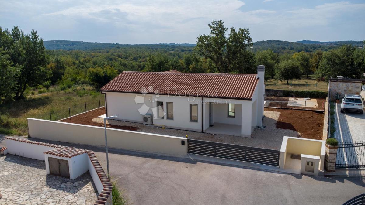 NUOVA CASA CON PISCINA, POSIZIONE TRANQUILLA