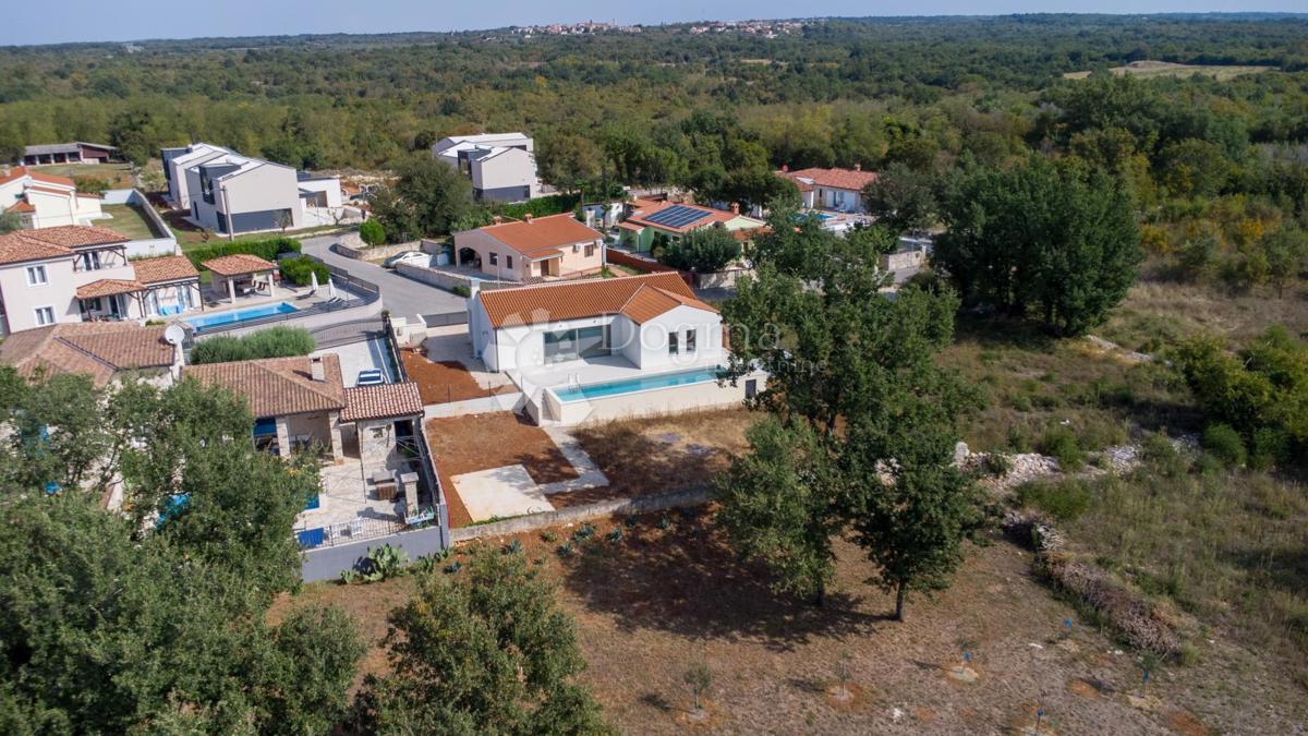 NUOVA CASA CON PISCINA, POSIZIONE TRANQUILLA