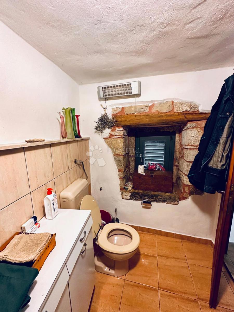 Casa Oprtalj, 94m2