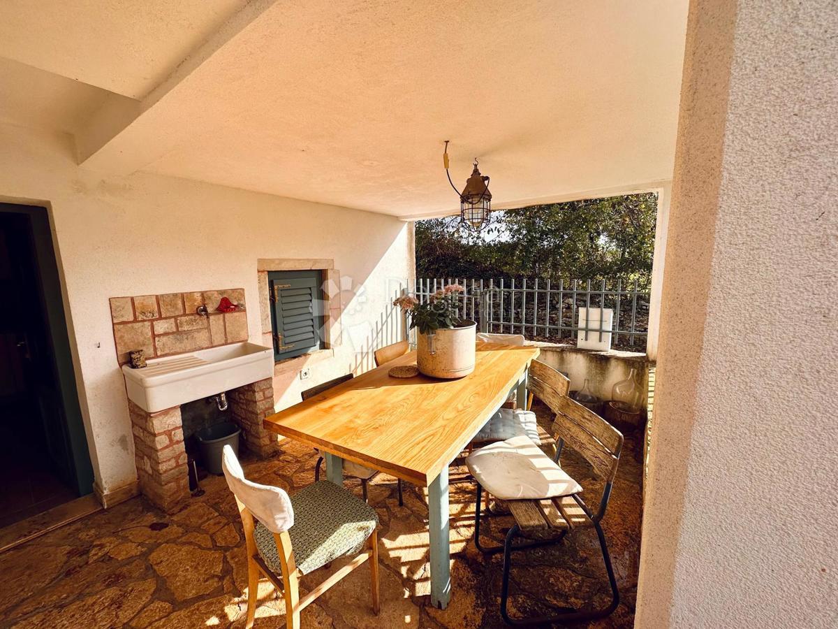 Casa Oprtalj, 94m2