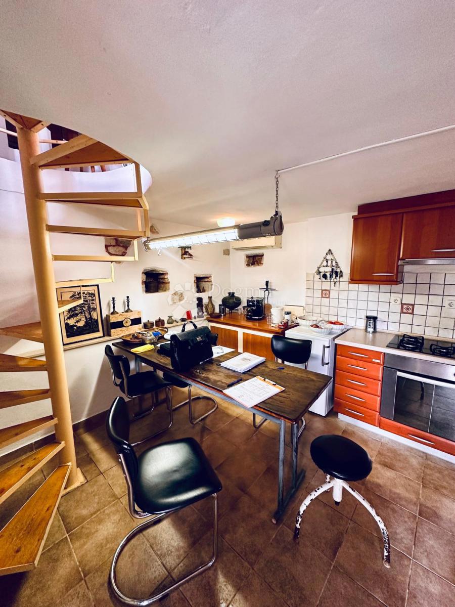 Casa Oprtalj, 94m2