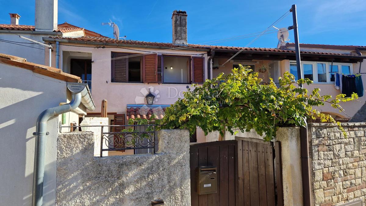 Opportunità di investimento - una casa con cortile vicino a Pola 