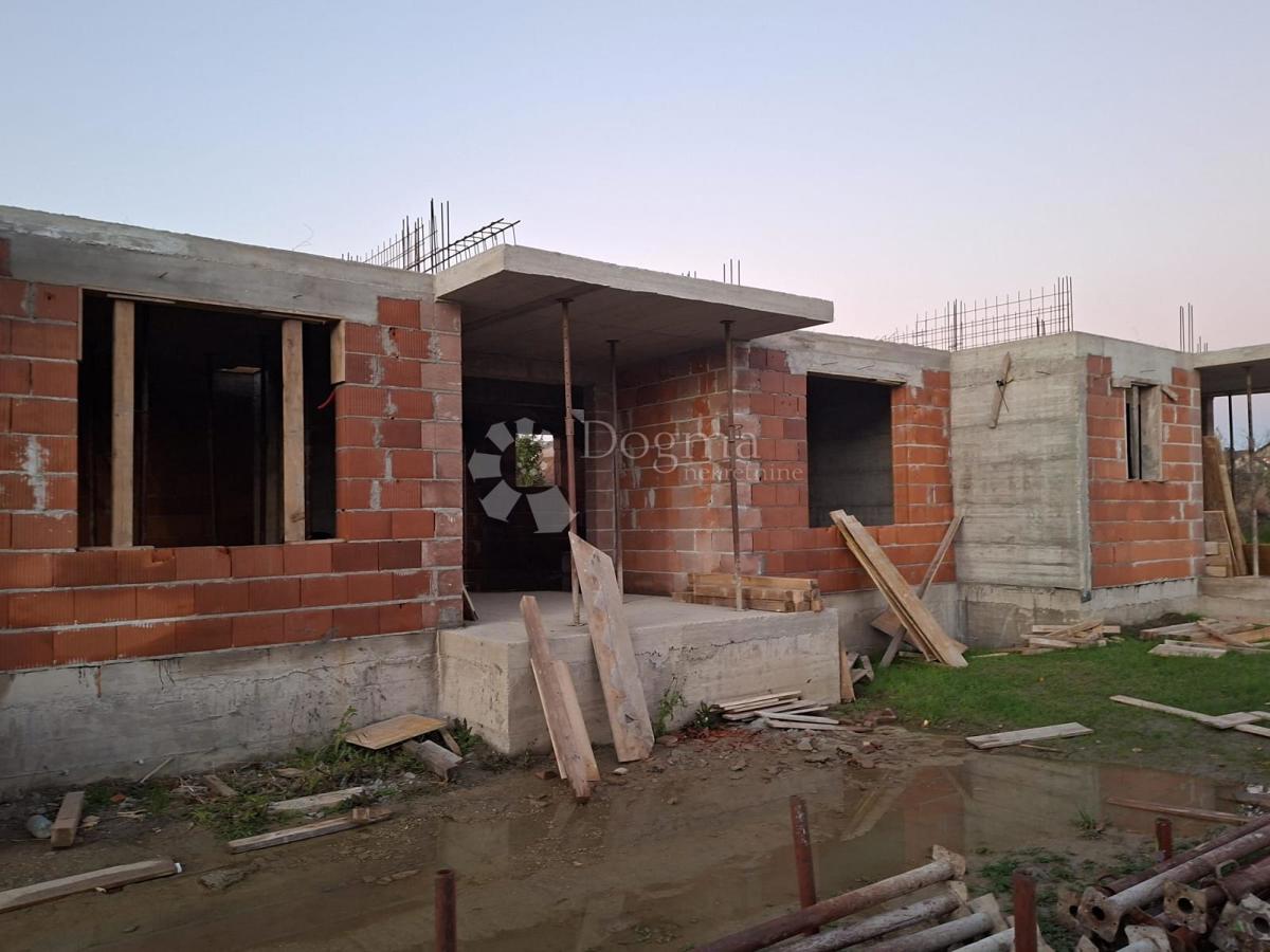 Casa Sesvetski Kobiljak, Sesvete, Željeznička ulica 59, 106m2