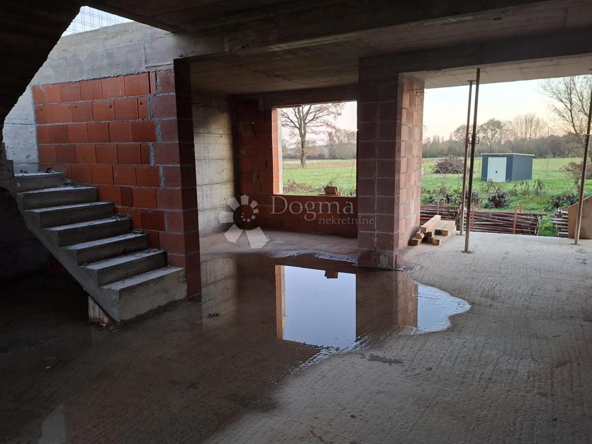 Casa Sesvetski Kobiljak, Sesvete, Željeznička ulica 59, 106m2