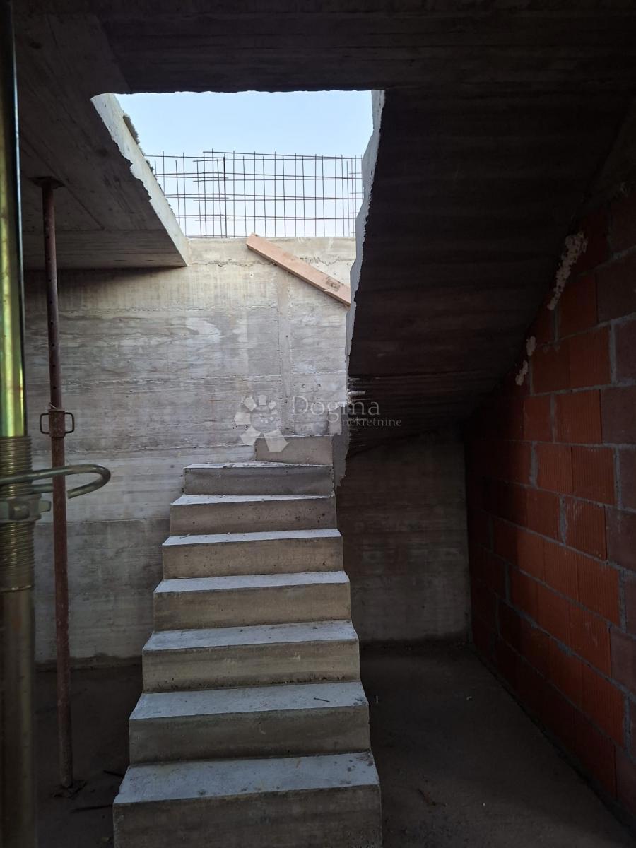 Casa Sesvetski Kobiljak, Sesvete, Željeznička ulica 59, 106m2