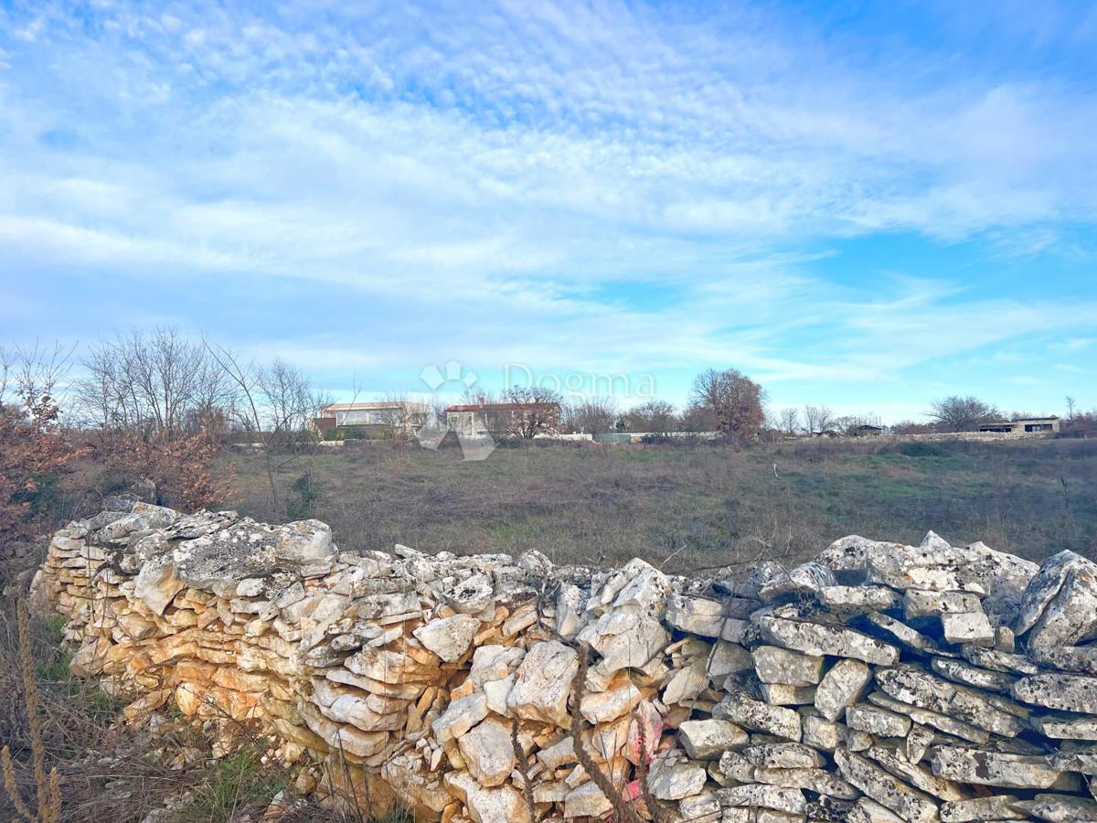 Terreno Marići, Kanfanar, 615m2