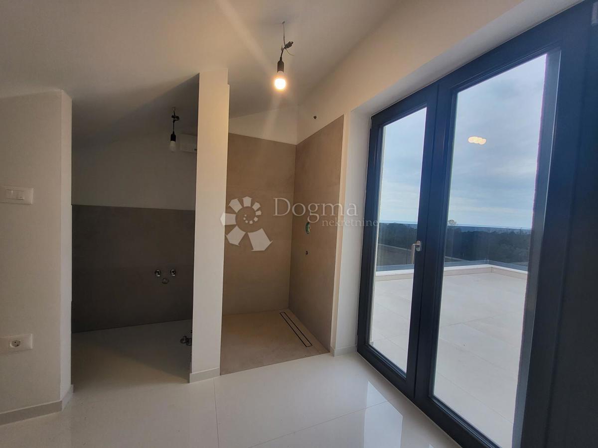 APPARTAMENTO DI LUSSO, VISTA MARE, TERRAZZO, JACUZZI, SAUNA, NUOVA COSTRUZIONE, 2R + LR