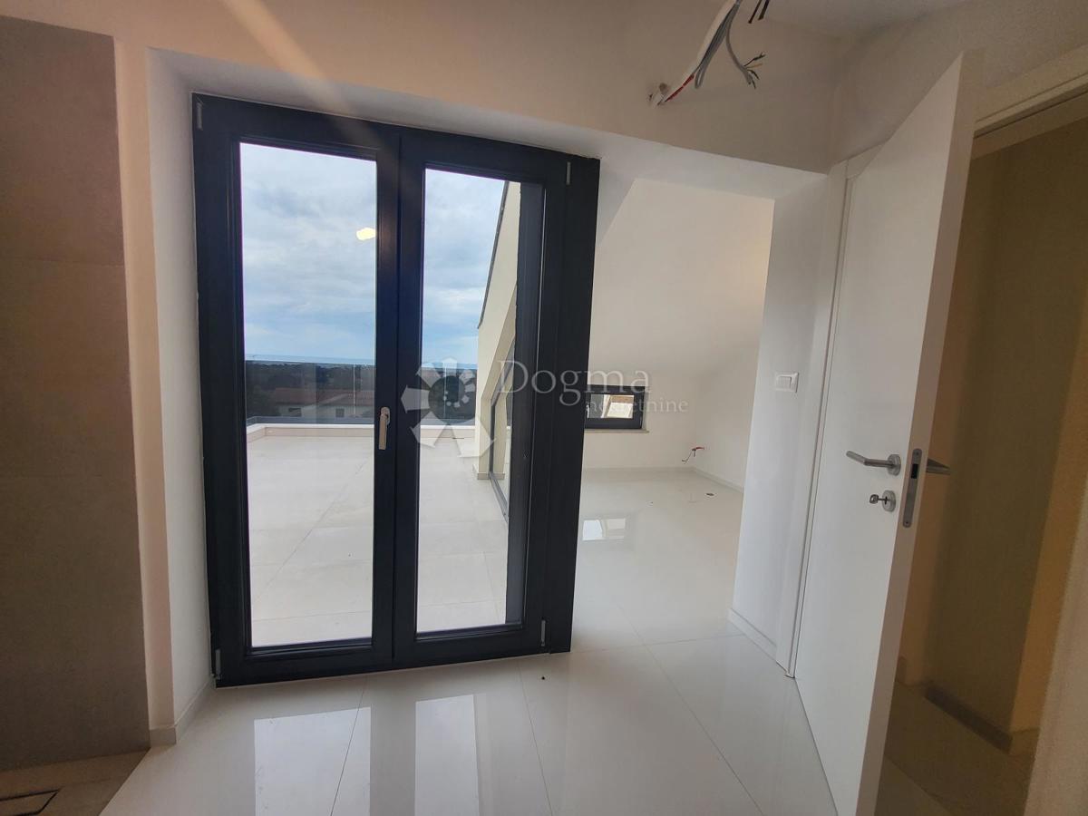 APPARTAMENTO DI LUSSO, VISTA MARE, TERRAZZO, JACUZZI, SAUNA, NUOVA COSTRUZIONE, 2R + LR