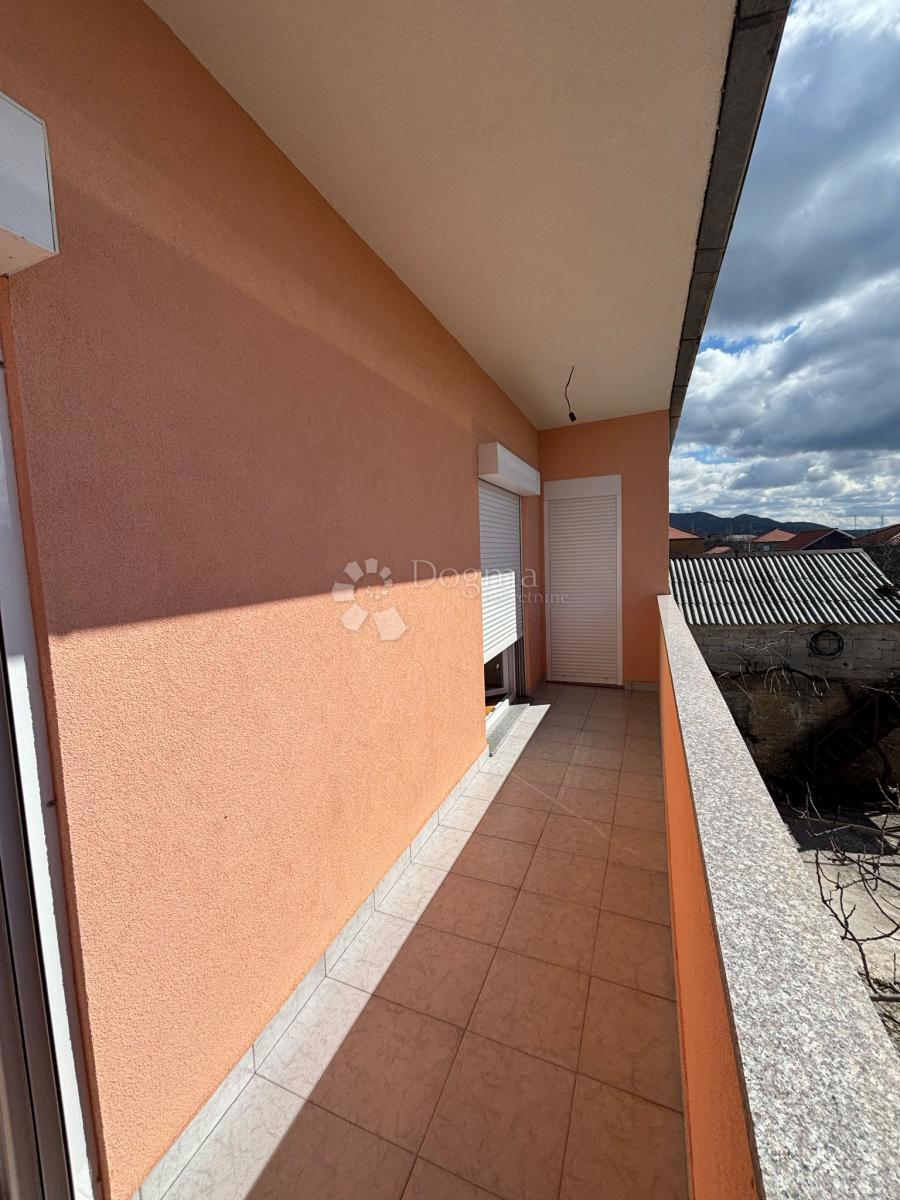 Casa Gornji Muć, Muć, 240m2
