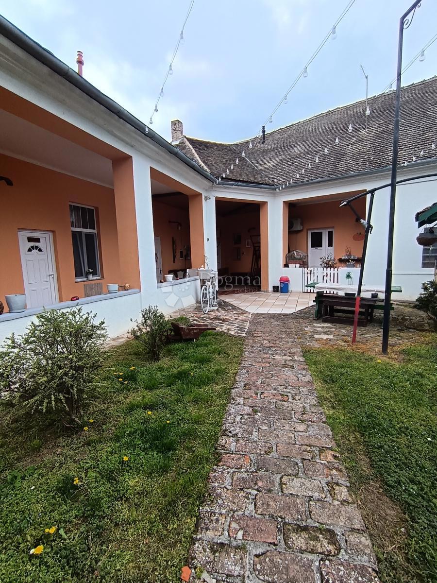 Casa Zmajevac, Kneževi Vinogradi, 730m2