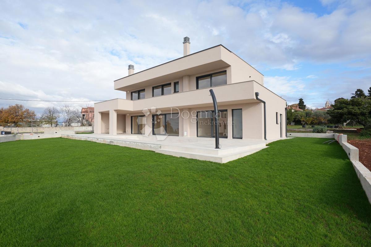 VILLA MODERNA CON PISCINA NELLA LOCALITÀ VICINO A POREČA