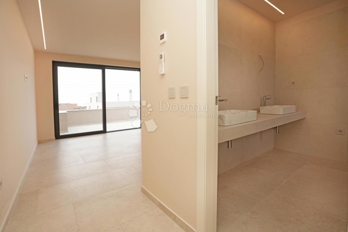 VILLA MODERNA CON PISCINA NELLA LOCALITÀ VICINO A POREČA