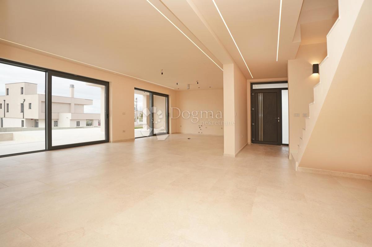 VILLA MODERNA CON PISCINA NELLA LOCALITÀ VICINO A POREČA