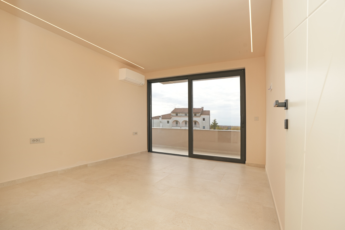 VILLA MODERNA CON PISCINA NELLA LOCALITÀ VICINO A POREČA